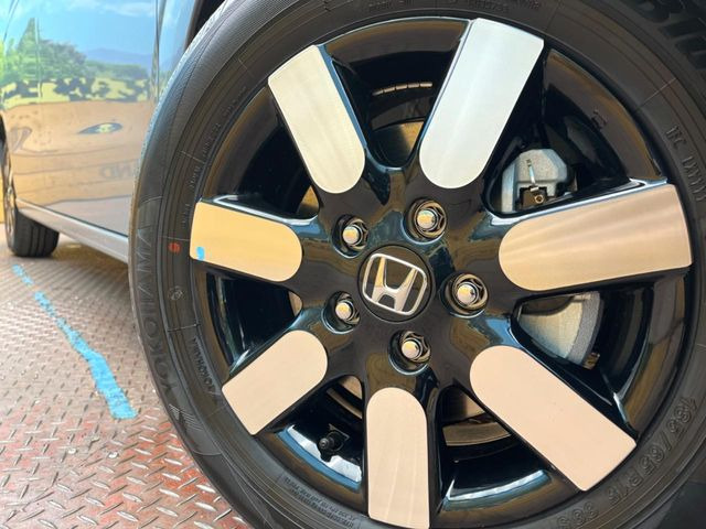 �y����15�C���`�A���~�z�C�[���z�O�ςɃ}�b�`���������A���~�z�C�[���𑕒����Ă���܂��B�e��ЊO�A���~�z�C�[����A�X�^�b�h���X�^�C�����戵�����Ă���܂��B���񂲑��k����������