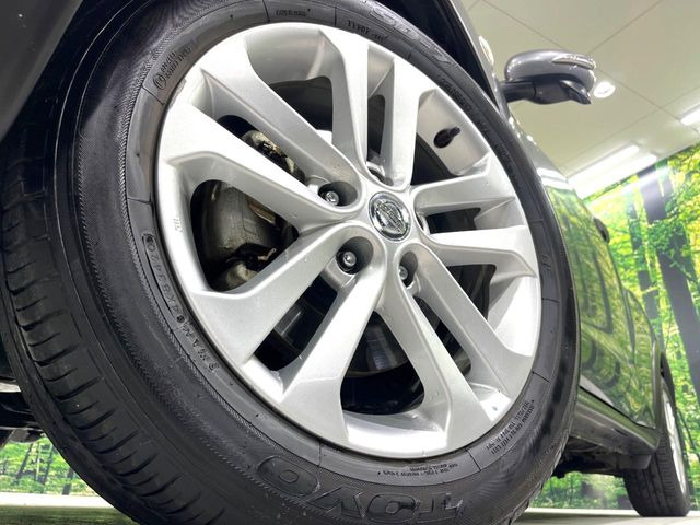 【純正17インチアルミホイール】外観にマッチした純正アルミホイールを装着しております。各種社外アルミホイールや、スタッドレスタイヤも取扱いしております。是非ご相談ください♪