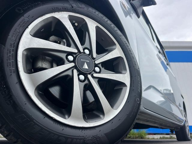�y14�C���`�A���~�z�C�[���z�O�ςɃ}�b�`�����A���~�z�C�[���𑕒����Ă���܂��B�e��A���~�z�C�[����A�X�^�b�h���X�^�C�����戵�����Ă���܂��B���񂲑��k����������