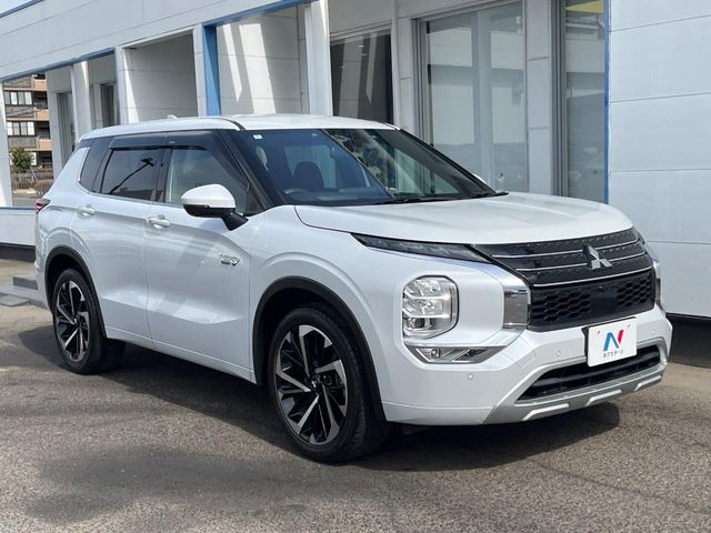 高透明度のガラス皮膜で撥水はもちろん、上質なツヤ・光沢を実現。紫外線や酸性雨から大切な愛車を保護し、色あせ・劣化を防止。「弾スプラッシュコート」、「弾プリミッサコート」からお選びいただけます。