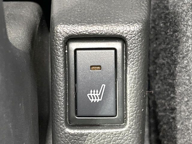 【シートヒーター】寒い日に重宝するシートヒーター!エアコンより早く温まってくれるので寒がりの人も安心ですね♪エアコンの温風は乾燥するから苦手、という方にもをおすすめです。