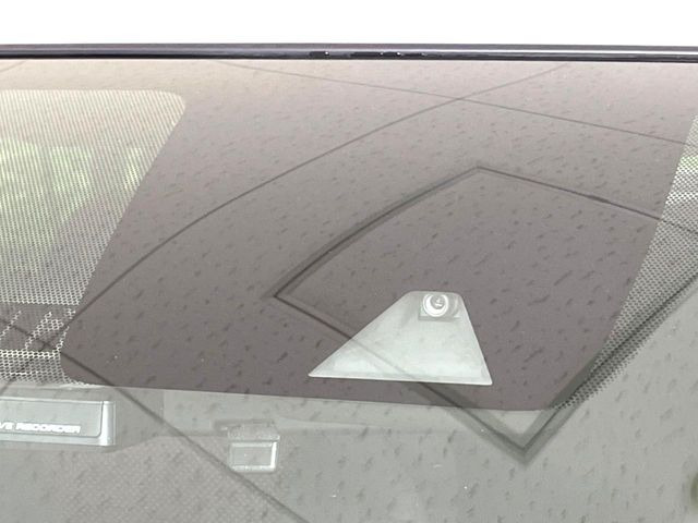 �y�C���e���W�F���g�G�}�[�W�F���V�[�u���[�L�z�t�����g�J�����őO���̎ԗ�����s�҂����m�B�Փ˂������Ȏ��͏Փ˔�Q�y���u���[�L���쓮�A�Փˉ�����T�|�[�g�B�����S�Ƀh���C�u�����y���݂��������܂��B