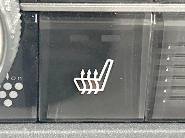 �y�p���[�V�[�g�z�X�C�b�`��ŊȒP�ɃV�[�g�̔��������\!�d��������͂�����܂���!���K�ȃV�[�g�|�W�V�����ɃZ�b�g���āA���K�ȃh���C�u�����y���݂��������B