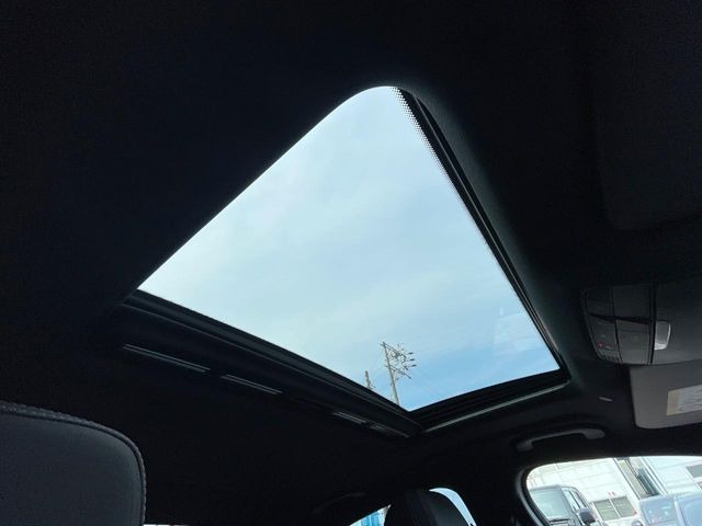 ���p�m���~�b�N�X���C�f�B���O���[�t::�唗�͂̃p�m���}���[�t�́A�㕔���Ȃɂ܂ő����Ă���A�J���I�ȋ�Ԃ����y���݂��������܂��B