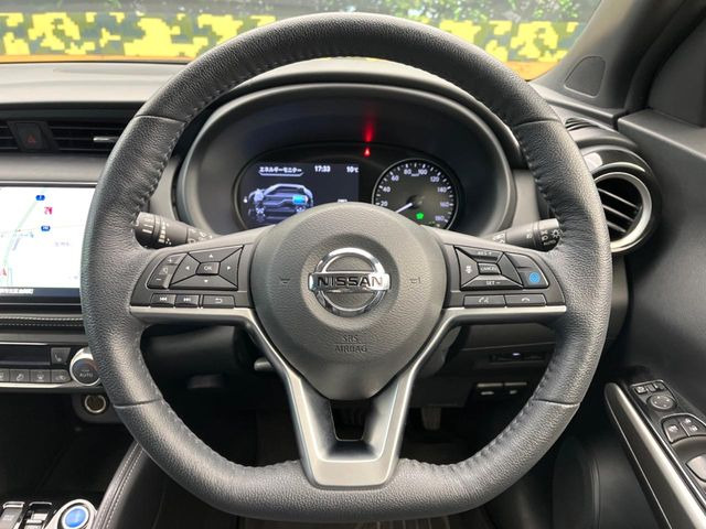 ステアリングも使用感が少なく、きれいな状態となっております♪