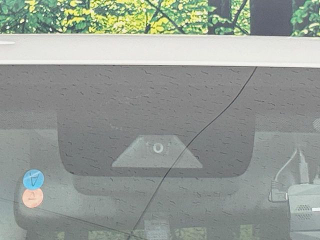 【トヨタセーフティセンス】走行中に前方の車両等を認識し、衝突しそうな時は警報とブレーキで衝突回避と被害軽減をアシスト。より安全にドライブをお楽しみいただけます。