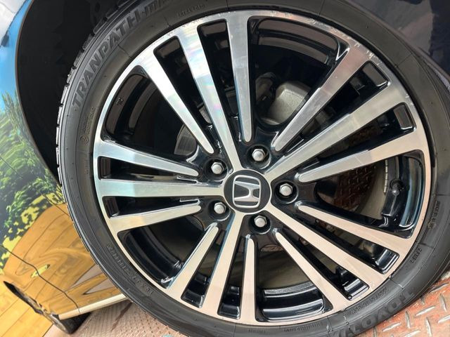 �y����18�C���`�A���~�z�C�[���z�O�ςɃ}�b�`���������A���~�z�C�[���𑕒����Ă���܂��B�e��ЊO�A���~�z�C�[����A�X�^�b�h���X�^�C�����戵�����Ă���܂��B���񂲑��k����������