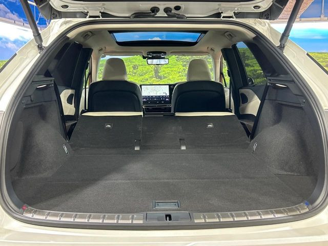 ���i�̂���������ʋ΁A���}���ɏ\���ȉ׎��X�y�[�X���m�ۂ��Ă���܂��B�Z�J���h�V�[�g��|���ƁA�傫�ȉו��̐ύڂ��\�ł���