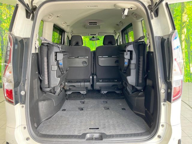 ���i�̂���������ʋ΁A���}���ɏ\���ȉ׎��X�y�[�X���m�ۂ��Ă���܂��B�Z�J���h�V�[�g��|���ƁA�傫�ȉו��̐ύڂ��\�ł���