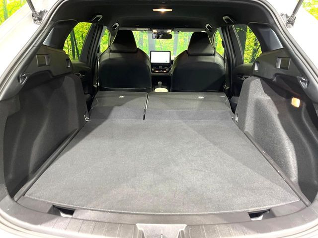 ���i�̂���������ʋ΁A���}���ɏ\���ȉ׎��X�y�[�X���m�ۂ��Ă���܂��B�Z�J���h�V�[�g��|���ƁA�傫�ȉו��̐ύڂ��\�ł���