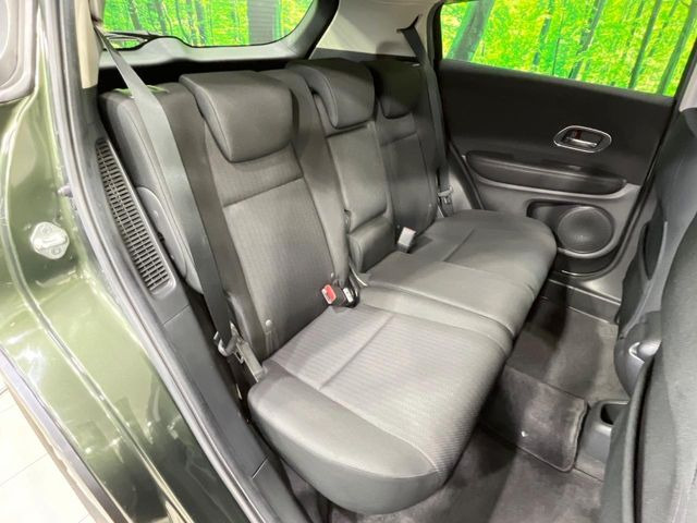 後部座席も気になるようなキズ・汚れやへたり等、大きなダメージはなく、良好な状態です。