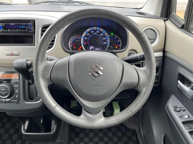 �y�����v�����X�e�A�����O�z�㎿�Ȋv���g�p���邱�ƂŁA��ɂ����������݂ƂĂ��^�]���₷���n���h���ł���