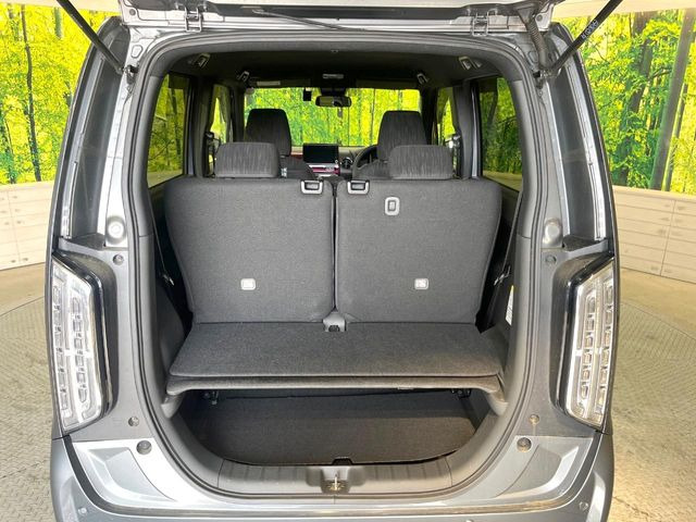 ���i�̂���������ʋ΁A���}���ɏ\���ȉ׎��X�y�[�X���m�ۂ��Ă���܂��B�Z�J���h�V�[�g��|���ƁA�傫�ȉו��̐ύڂ��\�ł���