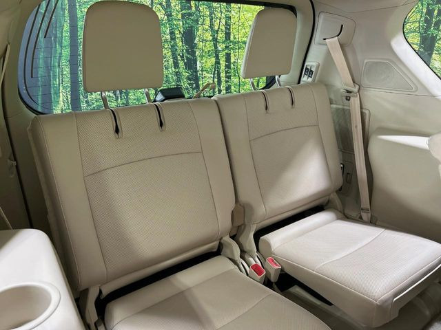 3列目シートはもちろん状態良好☆大人でもゆったりと座って頂けますので、大人数でのお出かけもラクラクです♪ご家族で、気の知れた仲間で、ドライブに行くのが楽しみですね♪