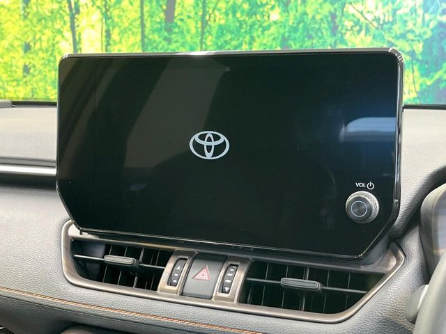 【10.5インチナビ】高級感とインパクトのある大画面ナビを装備。各種オーディオ操作はもちろん、スマホ連携もできる利便性の高いナビです♪