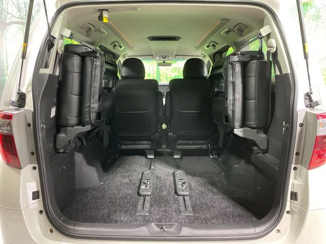 積み下ろしのしやすいデッキにはたっぷりと荷物を積み込んでいただけます。遊びから仕事まで、様々なシーンで頼れます♪