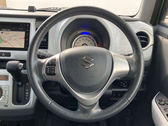 �y�����v�����X�e�A�����O�z�㎿�Ȋv���g�p���邱�ƂŁA��ɂ����������݂ƂĂ��^�]���₷���n���h���ł���