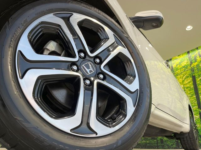 【純正17インチアルミホイール】外観にマッチした純正アルミホイールを装着しております。各種社外アルミホイールや、スタッドレスタイヤも取扱いしております。是非ご相談ください♪