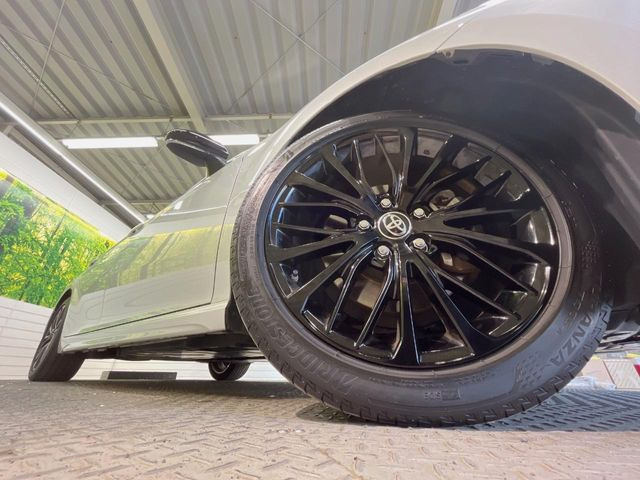 �y����18�C���`�A���~�z�C�[���z�O�ςɃ}�b�`���������A���~�z�C�[���𑕒����Ă���܂��B�e��ЊO�A���~�z�C�[����A�X�^�b�h���X�^�C�����戵�����Ă���܂��B���񂲑��k����������