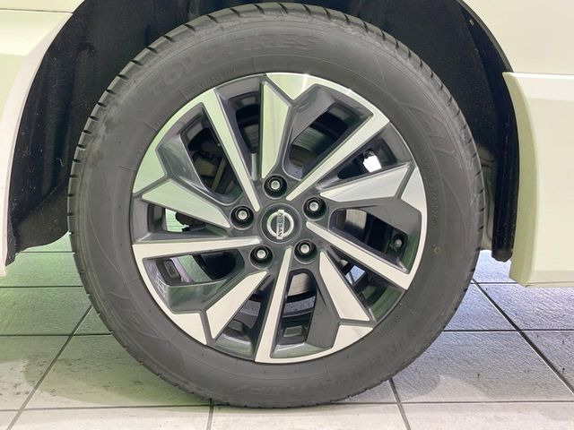 �y����16�C���`�A���~�z�C�[���z�O�ςɃ}�b�`���������A���~�z�C�[���𑕒����Ă���܂��B�e��ЊO�A���~�z�C�[����A�X�^�b�h���X�^�C�����戵�����Ă���܂��B���񂲑��k����������