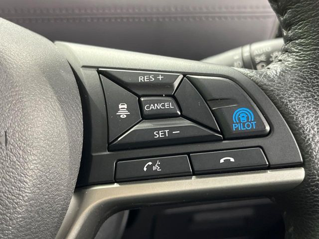 【インテリジェントエマージェンシーブレーキ】フロントカメラで前方の車両や歩行者を検知。衝突しそうな時は衝突被害軽減ブレーキが作動、衝突回避をサポート。より安全にドライブをお楽しみいただけます。