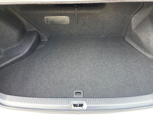 ���i�̂���������ʋ΁A���}���ɏ\���ȉ׎��X�y�[�X���m�ۂ��Ă���܂��B