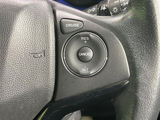 【クルーズコントロール】高速道路もラクラク走行。アクセルを離しても一定速度で走行ができ、長距離運転時の負担を軽減!加速・減速も簡単なスイッチ操作で調整できます。