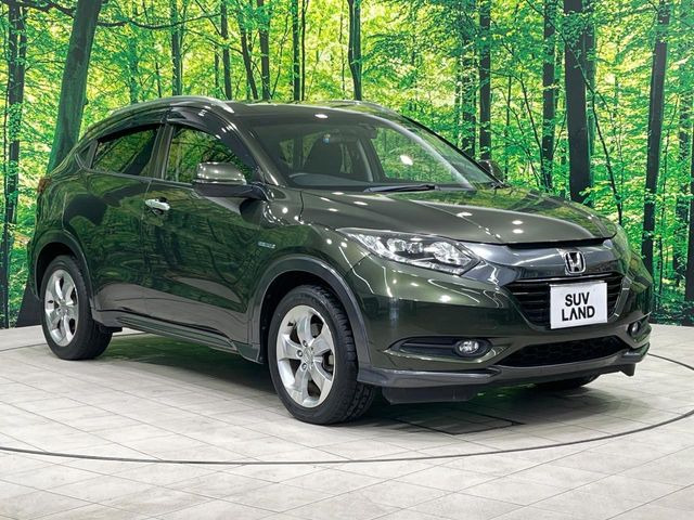 高透明度のガラス皮膜で撥水はもちろん、上質なツヤ・光沢を実現。紫外線や酸性雨から大切な愛車を保護し、色あせ・劣化を防止。「弾スプラッシュコート」、「弾プリミッサコート」からお選びいただけます。