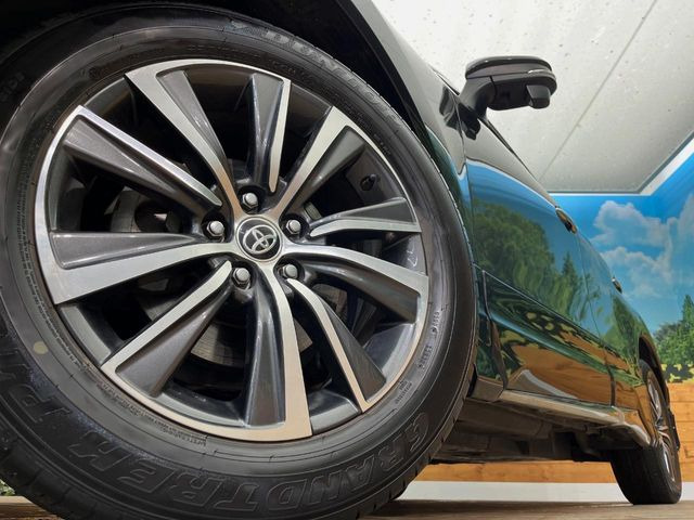 �y����18�C���`�A���~�z�C�[���z�O�ςɃ}�b�`���������A���~�z�C�[���𑕒����Ă���܂��B�e��ЊO�A���~�z�C�[����A�X�^�b�h���X�^�C�����戵�����Ă���܂��B���񂲑��k����������