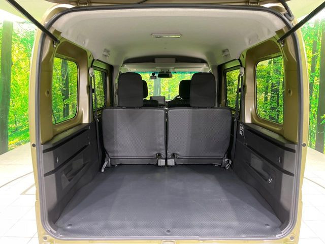 ���i�̂���������ʋ΁A���}���ɏ\���ȉ׎��X�y�[�X���m�ۂ��Ă���܂��B�Z�J���h�V�[�g��|���ƁA�傫�ȉו��̐ύڂ��\�ł���