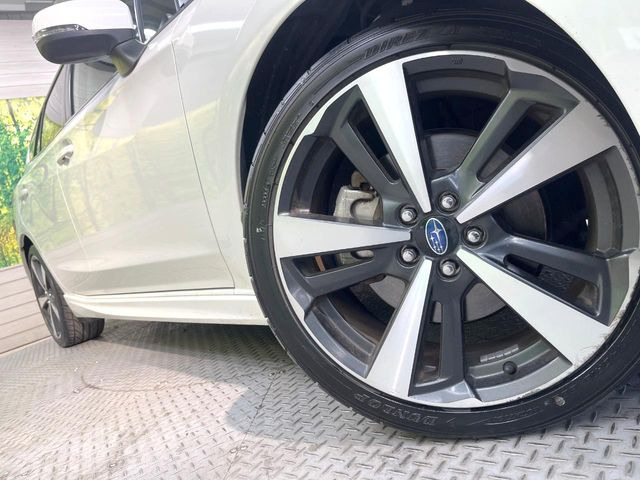 �y�����A���~�z�C�[���z�O�ςɃ}�b�`���������A���~�z�C�[���𑕒����Ă���܂��B�e��ЊO�A���~�z�C�[����A�X�^�b�h���X�^�C�����戵�����Ă���܂��B���񂲑��k����������