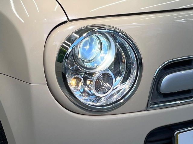 【○○インチアルミホイール】外観にマッチしたアルミホイールを装着しております。各種アルミホイールや、スタッドレスタイヤも取扱いしております。是非ご相談ください♪