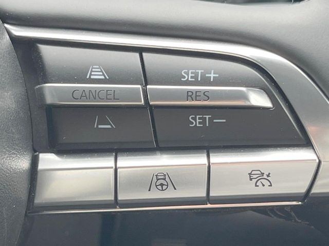 【マツダ・レーダークルーズコントロール】高速道路での長距離走行が楽に!自動で速度を保つクルーズコントロールが、衝突軽減システムと連携し、前方の車両を感知して車間を保つように速度調節してくれます!!