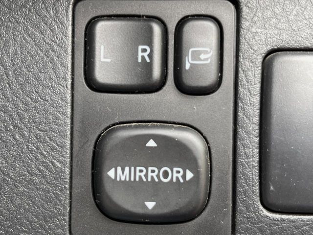 �y�d���i�[�~���[�z�T�C�h�~���[�͓d���i�[���ƂȂ��Ă���A�������ԏ�ł��L�Y�������X�N��}�����܂��B