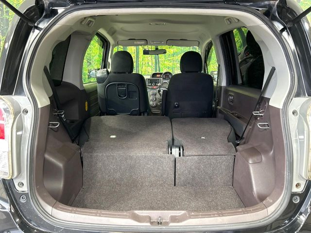 ���i�̂���������ʋ΁A���}���ɏ\���ȉ׎��X�y�[�X���m�ۂ��Ă���܂��B�Z�J���h�V�[�g��|���ƁA�傫�ȉו��̐ύڂ��\�ł���