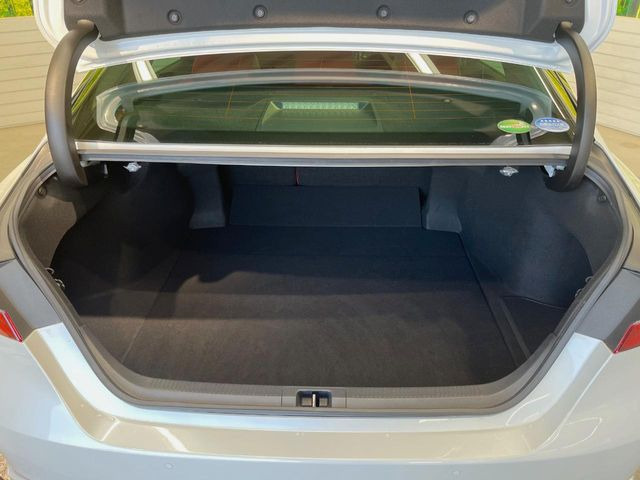 ���i�̂���������ʋ΁A���}���ɏ\���ȉ׎��X�y�[�X���m�ۂ��Ă���܂��B