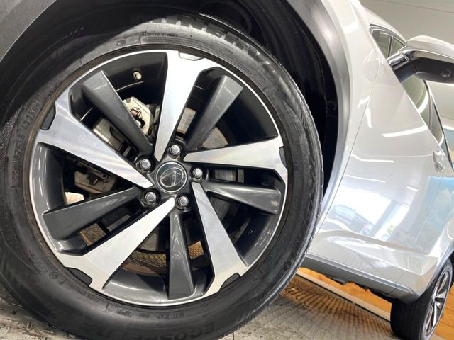 �y����18�C���`�A���~�z�C�[���z�O�ςɃ}�b�`���������A���~�z�C�[���𑕒����Ă���܂��B�e��ЊO�A���~�z�C�[����A�X�^�b�h���X�^�C�����戵�����Ă���܂��B���񂲑��k����������