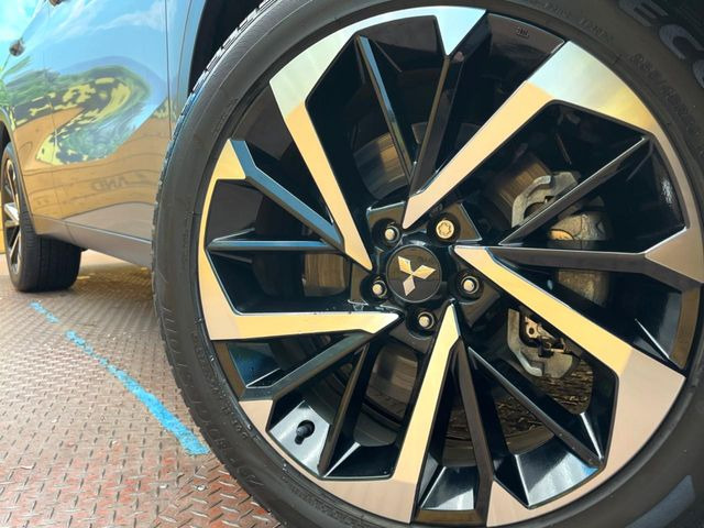 �y����20�C���`�A���~�z�C�[���z�O�ςɃ}�b�`���������A���~�z�C�[���𑕒����Ă���܂��B�e��ЊO�A���~�z�C�[����A�X�^�b�h���X�^�C�����戵�����Ă���܂��B���񂲑��k����������