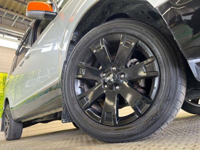 �y����18�C���`�A���~�z�C�[���z�O�ςɃ}�b�`���������A���~�z�C�[���𑕒����Ă���܂��B�e��ЊO�A���~�z�C�[����A�X�^�b�h���X�^�C�����戵�����Ă���܂��B���񂲑��k����������