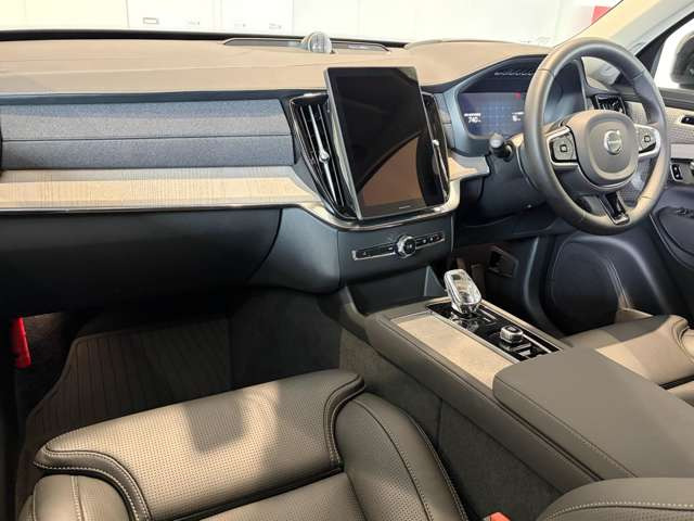 XC90ウルトラ T8 AWD プラグイン ハイブリッド 4WD