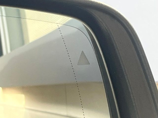 ���u���C���h�A�V�X�g�Z���T�[:���p����̎Ԃ����m���A�h���C�o�[���Ԑ��ύX���s���ۂɁA�x�����Ƌ��ɒ��ӂ𑣂��Ă������S�x���@�\�ł�!