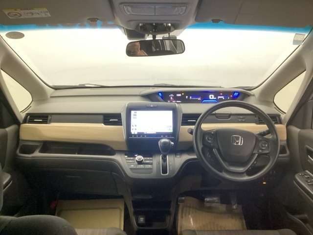 フリード1.5 G 助手席サイドリフトアップシート