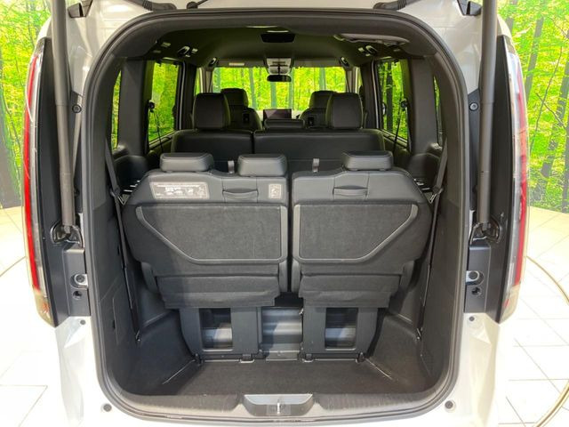 ���i�̂���������ʋ΁A���}���ɏ\���ȉ׎��X�y�[�X���m�ۂ��Ă���܂��B�Z�J���h�V�[�g��|���ƁA�傫�ȉו��̐ύڂ��\�ł���