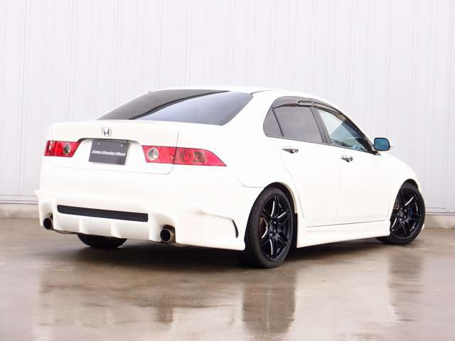 �l�C�̃A�R�[�h���[��R�J�X�^���ԗ��̓���!�A�R�[�h�I�[�i�[�l�ɂ͐l�C�̃��b�L�[�X�^�[�t���G�A���ɃG�A�����[�N�X�J�[�{���{���l�b�g�ARG�ԍ����Awedssport18AW�ȂǑ����̍��z�p�[�c�𑕔�