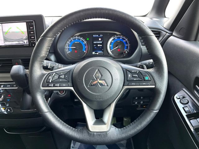 �y�����v�����X�e�A�����O�z�㎿�Ȋv���g�p���邱�ƂŁA��ɂ����������݂ƂĂ��^�]���₷���n���h���ł���