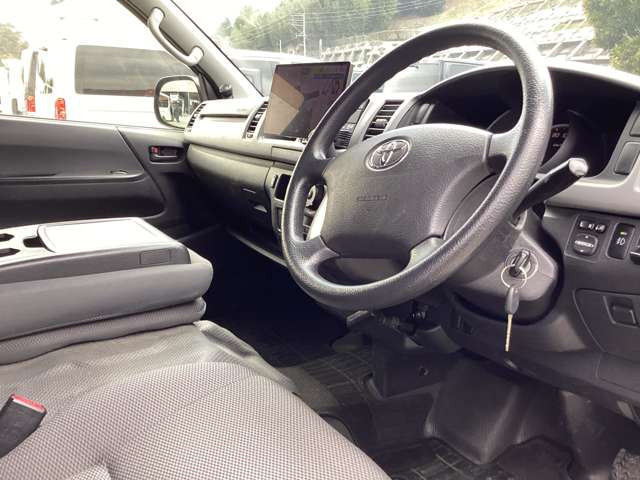 ベッドキット等の車中泊用アイテムの取り付けも実績多数ございますので、お気軽にご相談ください!