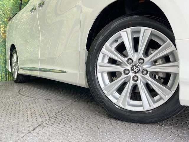 【純正18インチアルミホイール】外観にマッチした純正アルミホイールを装着しております。各種社外アルミホイールや、スタッドレスタイヤも取扱いしております。是非ご相談ください♪