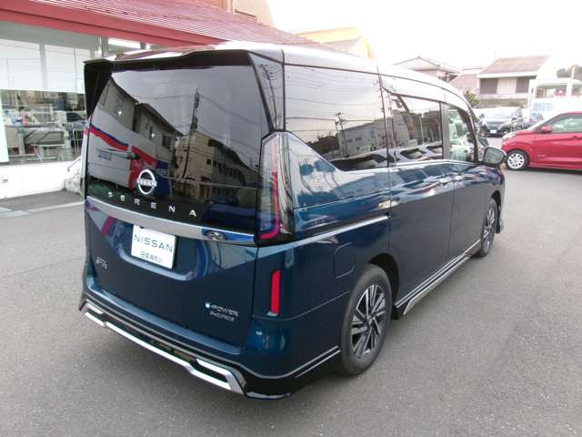 セレナ1.4 e-4ORCE ハイウェイスターV 4WD