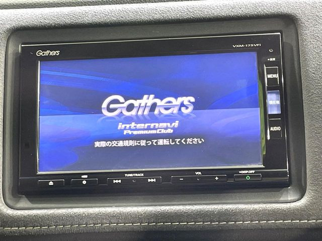 【純正ナビ】人気の純正ナビを装備しております。ナビの使いやすさはもちろん、オーディオ機能も充実!キャンプや旅行はもちろん、通勤や買い物など普段のドライブも楽しくなるはず♪