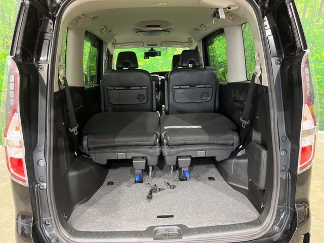 普段のお買い物や通勤、送迎等に十分な荷室スペースを確保しております。セカンドシートを倒すと、大きな荷物の積載も可能です♪